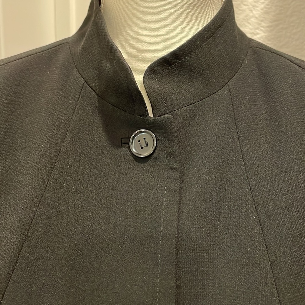 Calvin Klein 2 pc suit. High neck collar jkt w/pkts. Classic slacks w/side pkts. - Picture 10 of 14